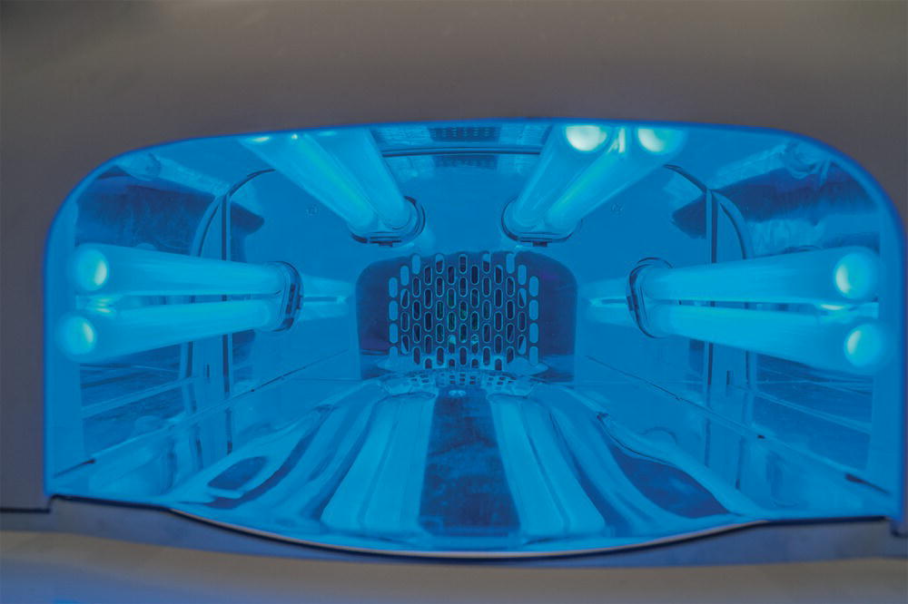 Schematic illustration of traditional fluorescent-style UV nail lamp